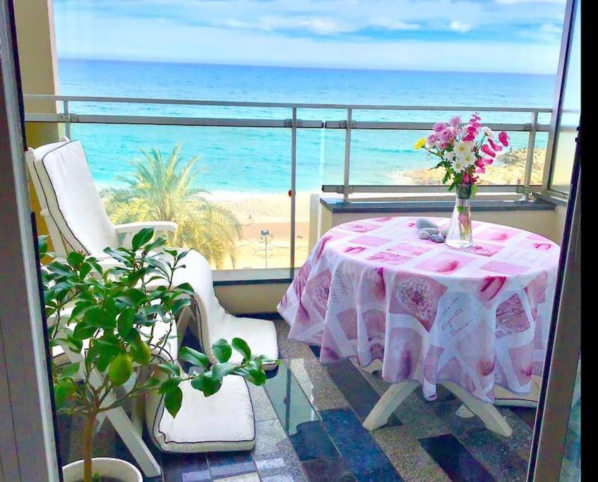 La Prom - A Two Bedroom Apartment With A Sea View ニース エクステリア 写真